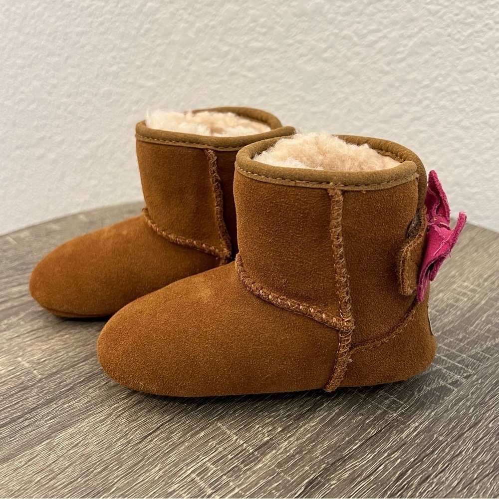 NEW UGG boots camel brown with Pink Bow- size 4/5